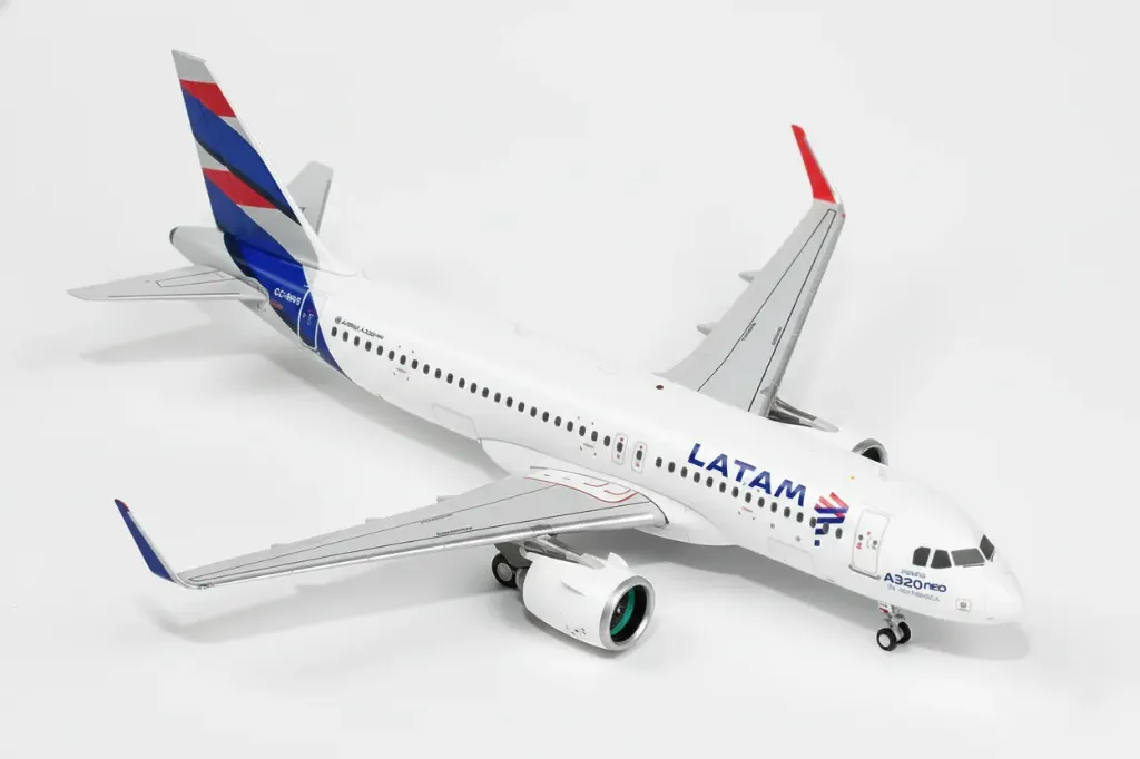 LATAM Airbus A320neo Model 1:200