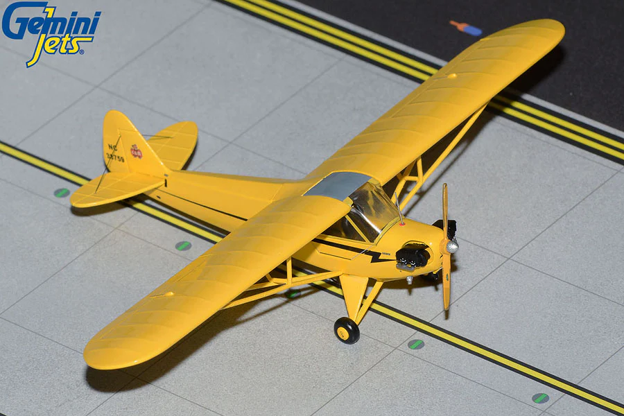 [GGPIP015] Modelo a Escala 1:72 Sporty's Flight School Piper J-3 Cub (Matrícula NC38759) – GeminiGA