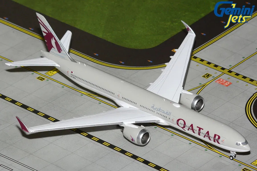 Qatar Airways Boeing 777-9X Model 1:400
