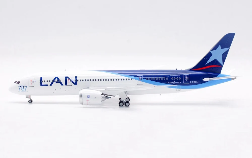 [IF788LAN001] Avión a Escala LAN Airlines Boeing B787-8 CC-BBA Model 1:200